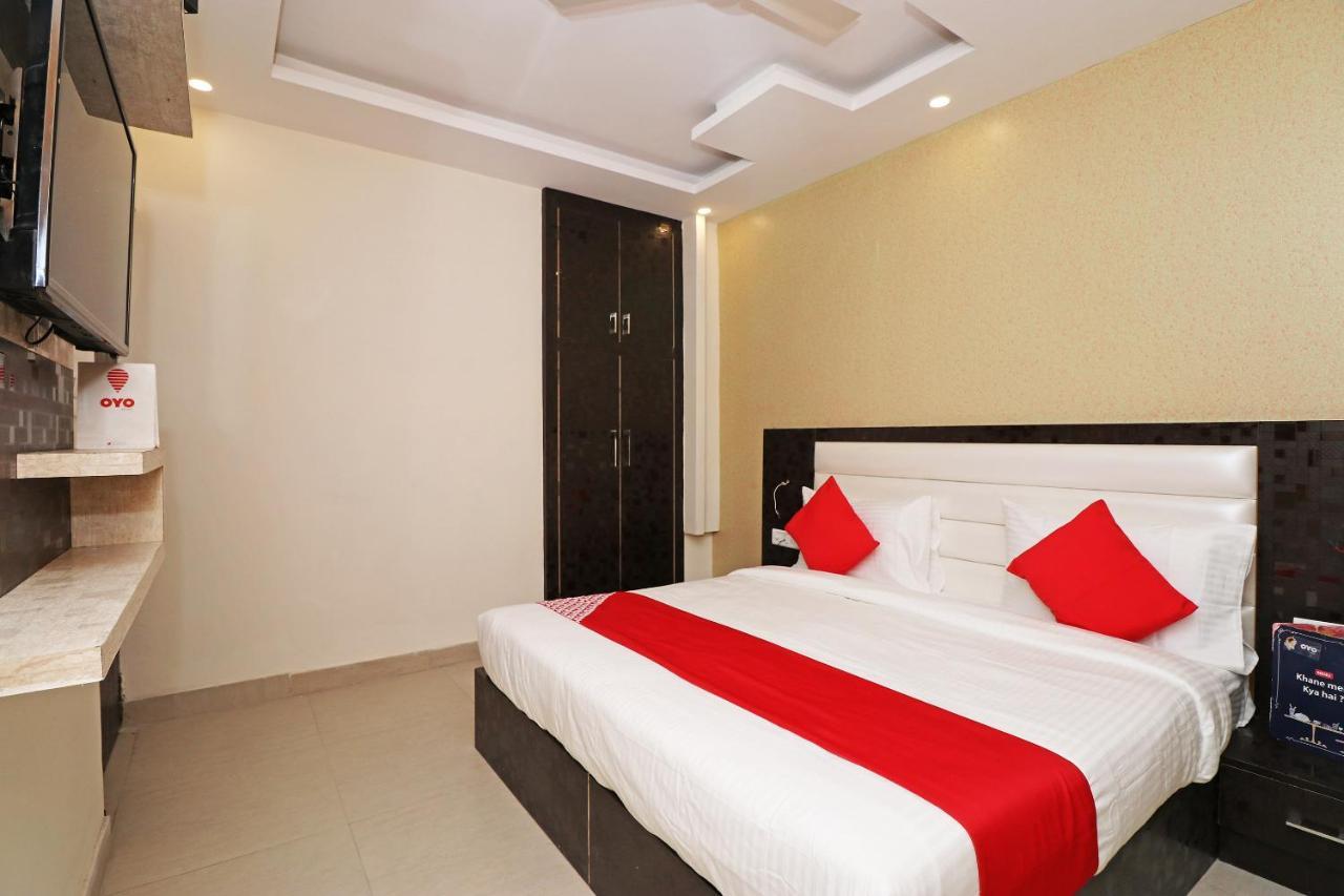 Hotel Oyo 25130 Royal 3*