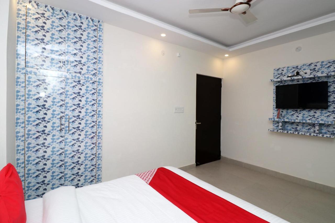 Oyo 25130 Royal 3* New Delhi