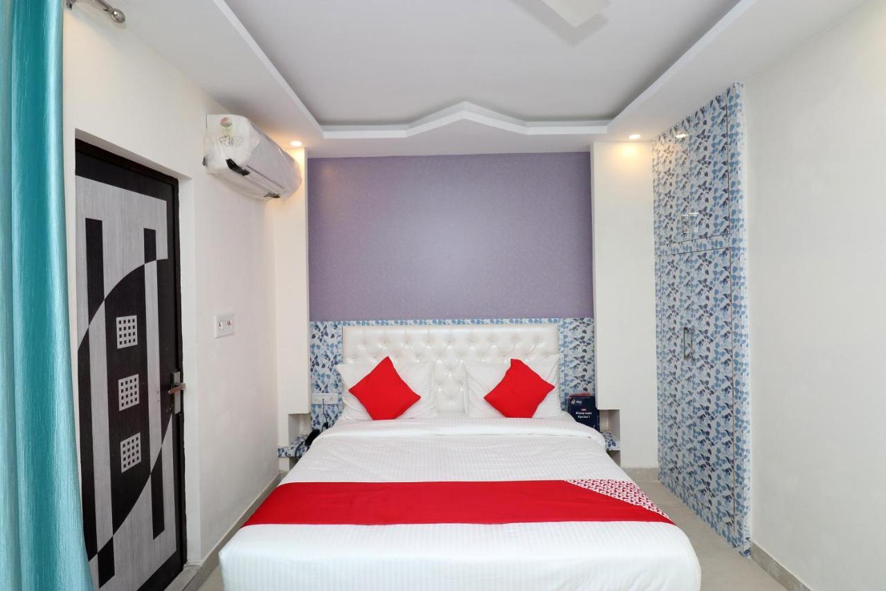 Hotel Oyo 25130 Royal 3*