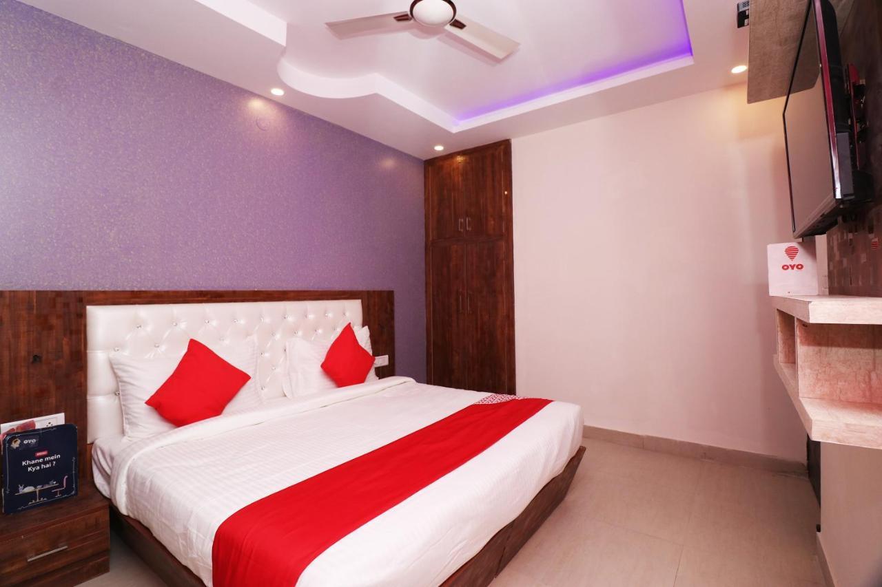 Oyo 25130 Royal Hotel New Delhi