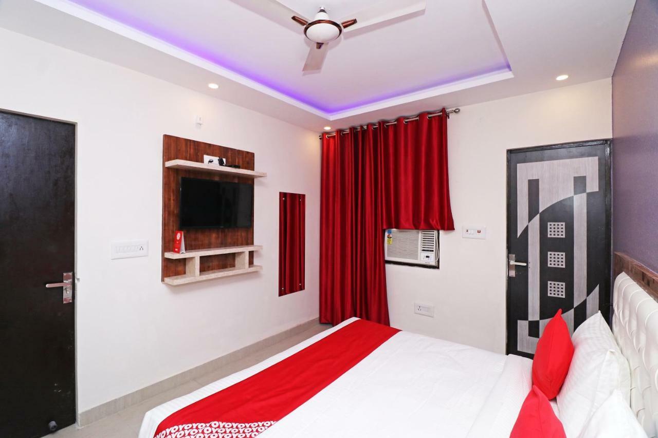 Oyo 25130 Royal 3* New Delhi
